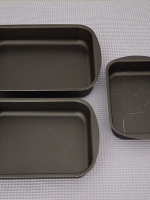 Set of 3 lightweight non-stick baking trays used