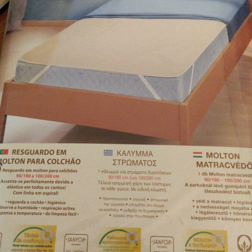Mattress protector with elastic corners new
