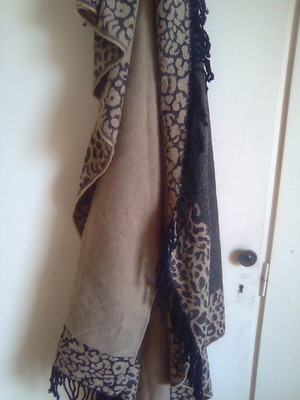 Scarf 130x118 like new