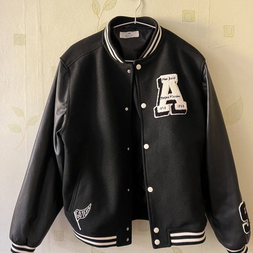 H&M leather women's black jacket with pockets and patches size M like new premium quality