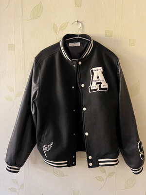 H&M leather women's black jacket with pockets and patches size M like new premium quality