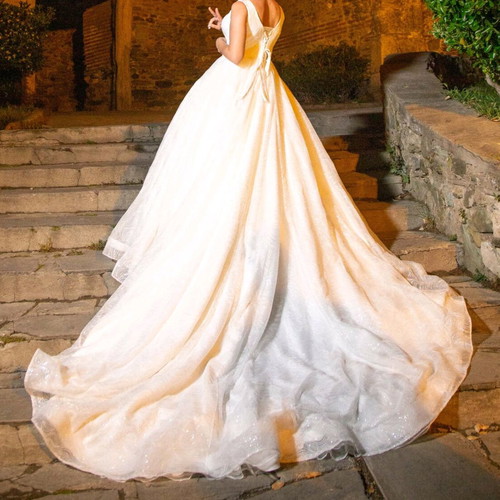 Princess wedding dress white like new with corset and long train