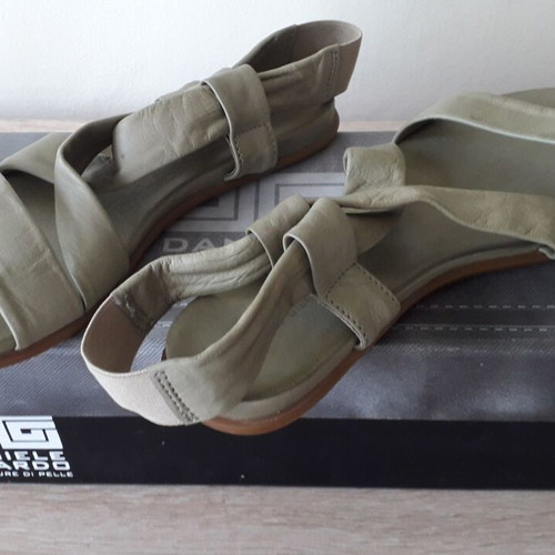 Daniele Gilardo flat sandals like new, green, size 37