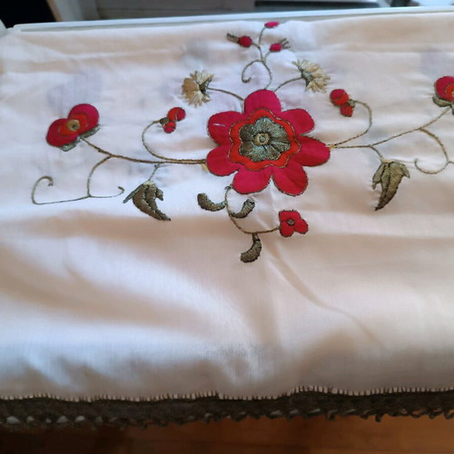 Handmade table runner like new