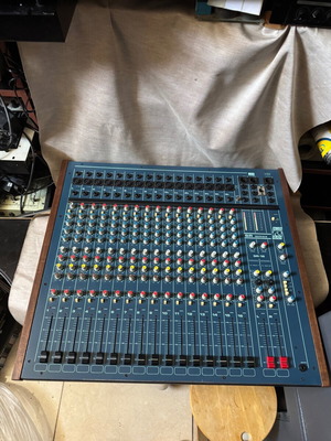 Allen & Heath SR-16 Vintage Analog Mixing Console like new