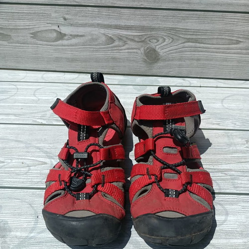 Keen sandals unisex used, size 32.5, black and red
