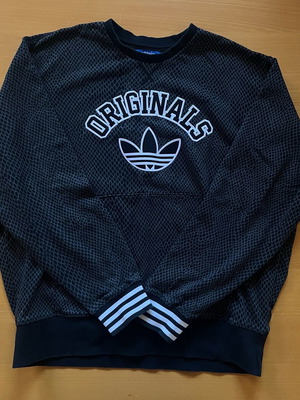 Adidas original sweatshirt size XL like new, black and grey