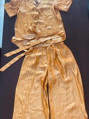 Nadia Rapti silk set like new, orange and gold