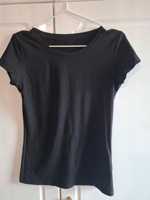 Basic black cotton t-shirt women S/M new wardrobe essential