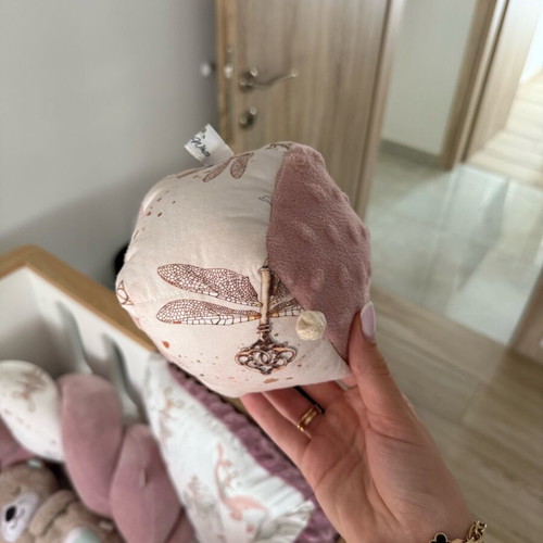 Baby Nest Winged Key like new with latex mattress and cotton fabric
