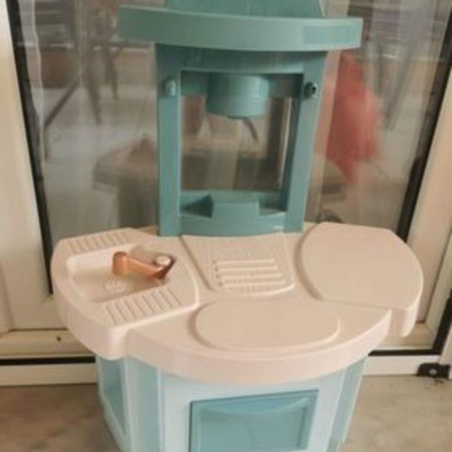 Ecoiffier children's kitchen used with kitchen accessories