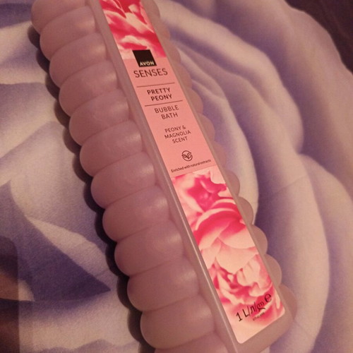 Avon bubble bath 1 liter with peony and magnolia scent new