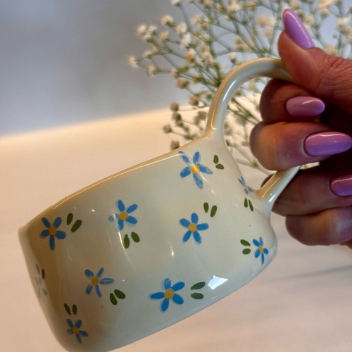 Ceramic mug in excellent condition