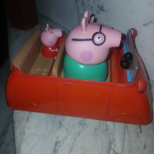Peppa Pig car with figures