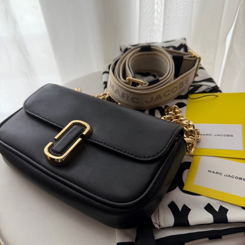 Marc Jacobs shoulder bag black new with removable strap