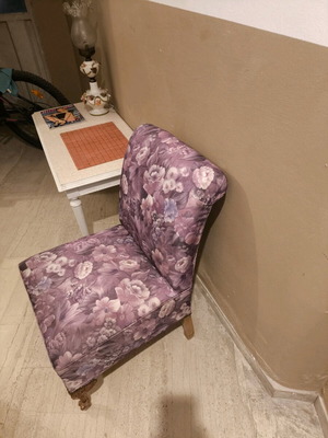 Living room set with 1 three-seater sofa, 2 armchairs, 2 chair-armchairs, like new