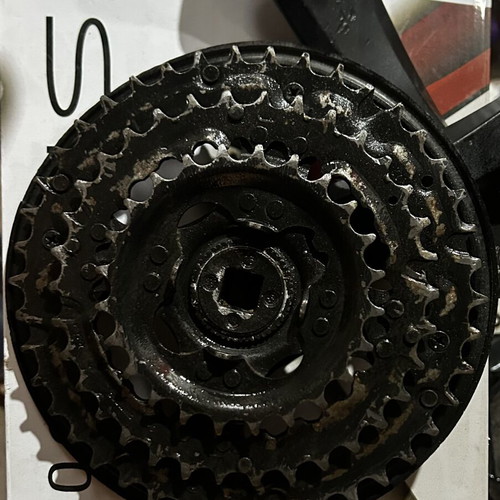 Shimano crankset with chainrings