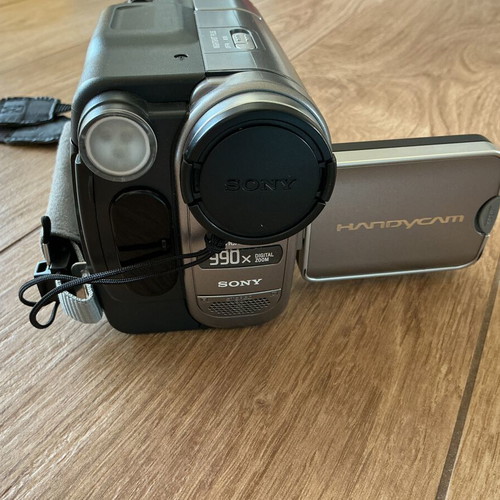 Sony Handycam DCR-TRV270E camcorder like new