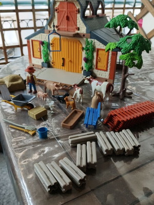 Playmobil 3072 αγροτικό σετ μεταχειρισμένο, πολύ καλή κατάσταση με μικρές ελλείψεις