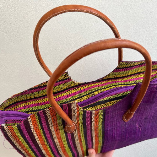 Straw bag with decorative flower new, purple