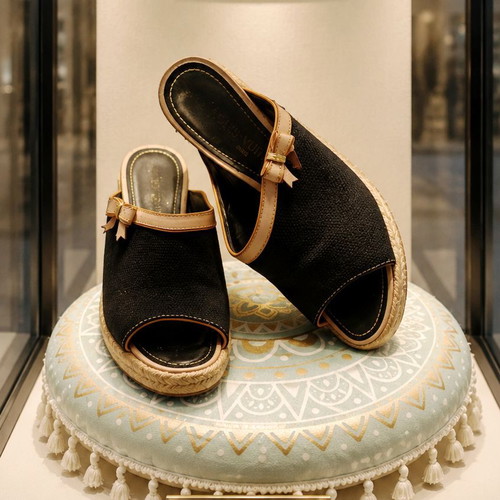 Louis Vuitton women's platform sandals size 38 used, black and beige