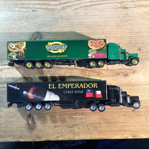 MACK trucks 1/87 like new, set of two