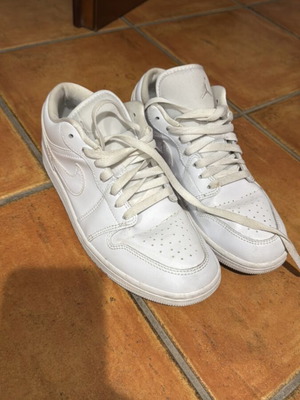 Σνίκερς Jordan λευκά μεταχειρισμένα, νούμερο 40