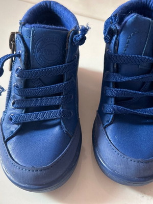 Mayoral boots No 21 like new