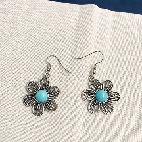 Dangling earrings with plastic clasp new, silver color