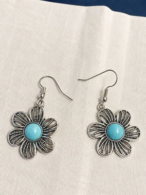 Dangling earrings with plastic clasp new, silver color