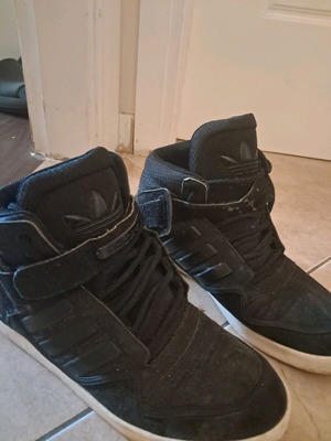 Adidas black shoes like new, almost unworn size 43.5