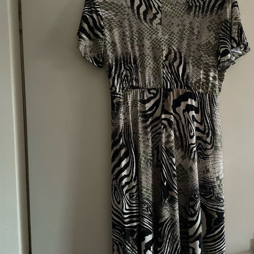 Summer dress like new, size 2, elastic waist