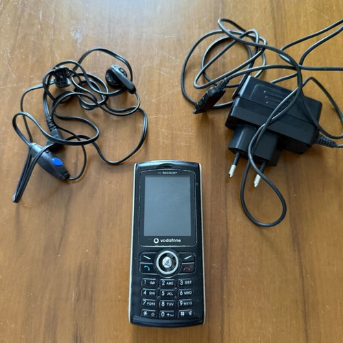 Sharp GX 17 Vodafone mobile phone