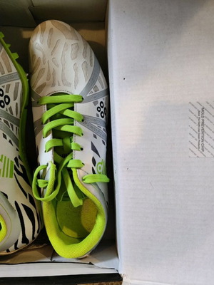Admiral Spike 177 track shoes size 42 like new, white