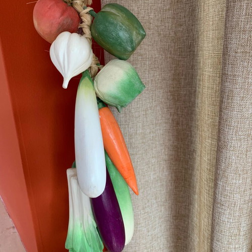 Hanging kitchen decoration with 12 wooden vegetables new