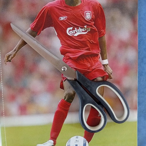 Match Football Magazine Issue 20-26/9/2005 like new with Adriano poster and 8 stickers