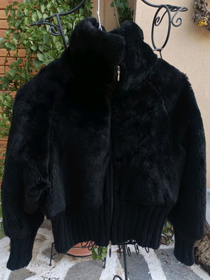 Black fur jacket size S like new with front pockets