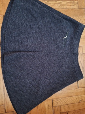 Skirt like new, just above the knee, size L