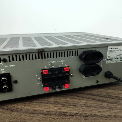 Mitsubishi DA-U540 vintage stereo integrated amplifier with LED VU meters and phono stage