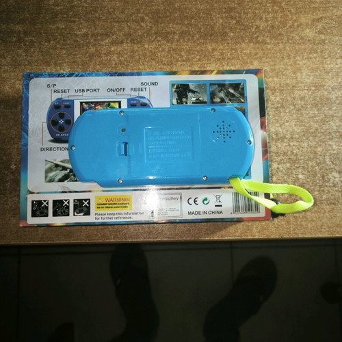 Hand consloe like new with many retro games