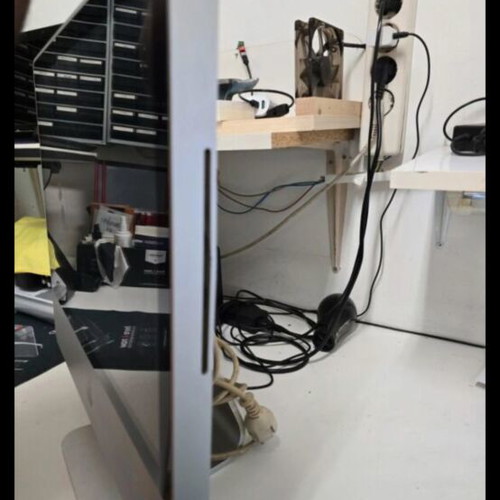 2007 iMac used with 2.4 GHz Intel Core 2 Duo and 1 GB RAM