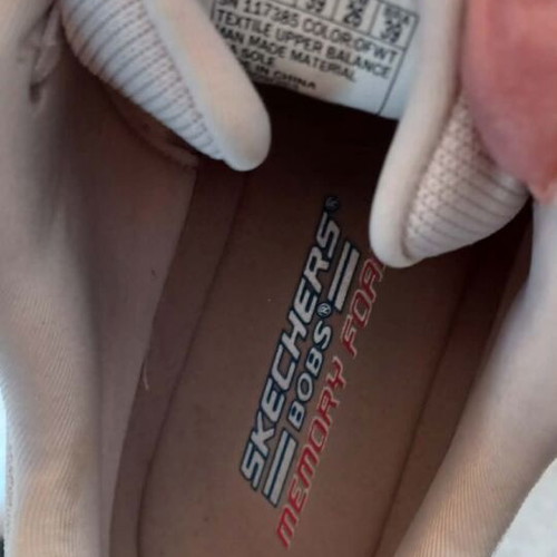 Skechers athletic shoes size 39 beige like new