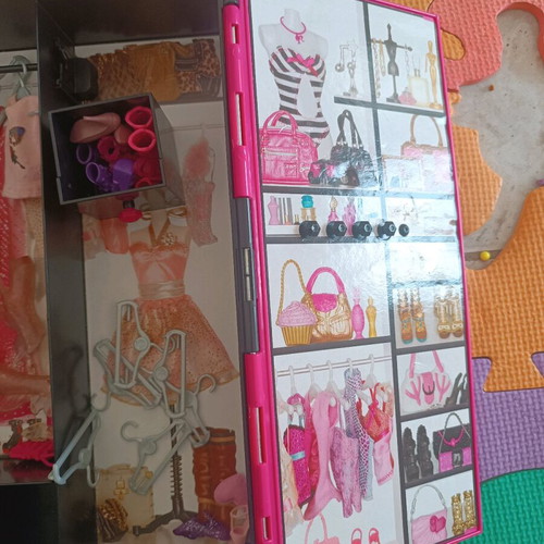 Barbie wardrobe with all accessories like new
