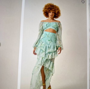 set crop top with long skirt