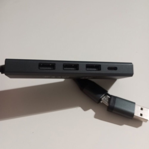 USB hub with 3 USB ports and 1 Type-C fast charge