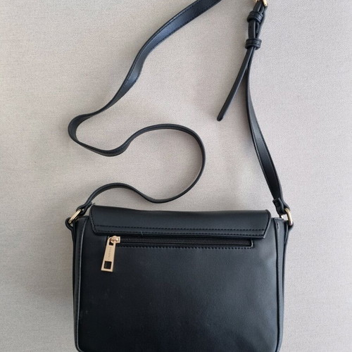 Carpisa black crossbody bag used with magnetic clasp