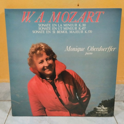 Mozart Vinyl Record like new, classical music