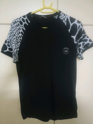 No shame short-sleeve shirt like new, black and white sleeve design size L