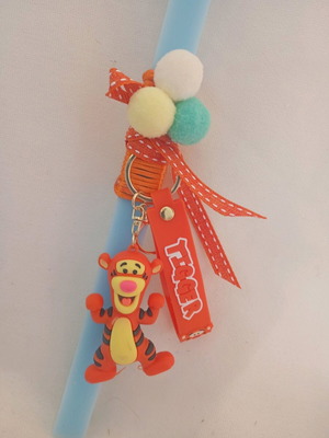 Candle with tiger keychain like new, with gift packaging