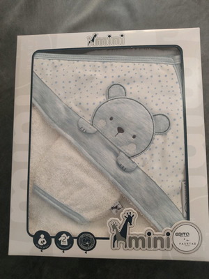 Baby bath towel and washcloth new, very soft